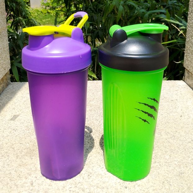 600ml plastic protein shaker bottle with metal ball