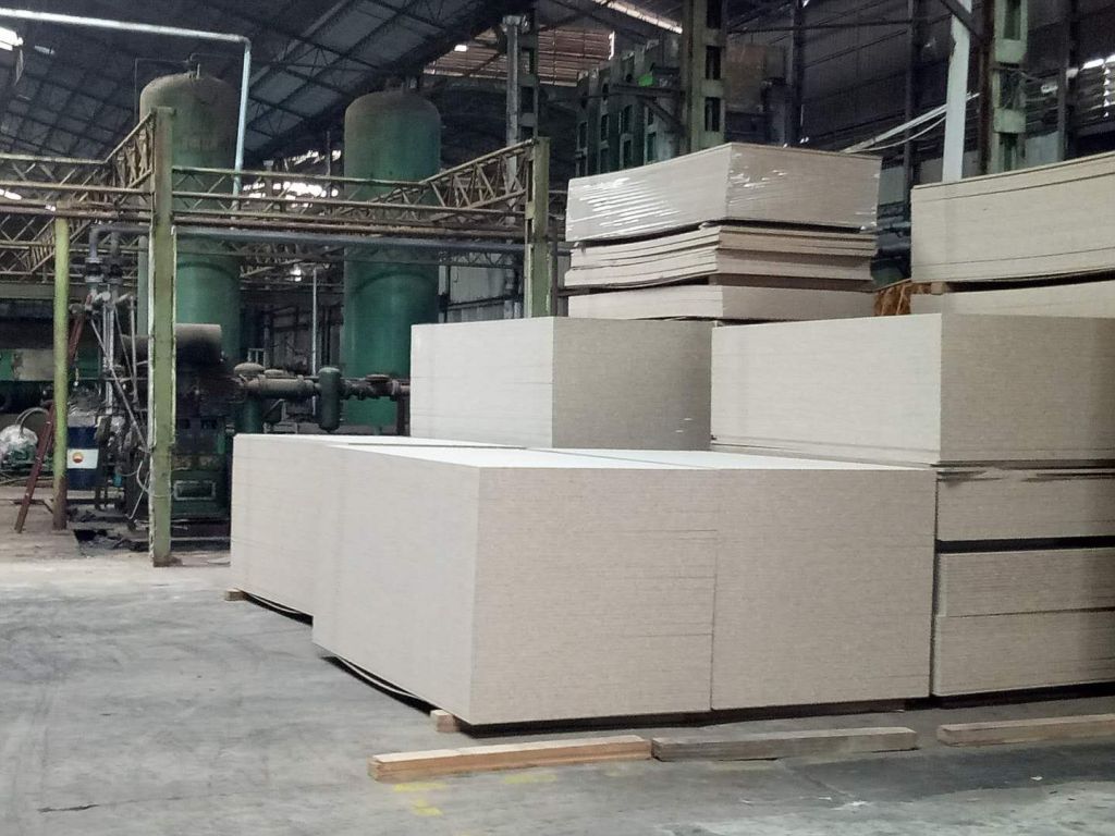 Flakeboard/ Particle Board/Chipboard/for Building/Furniture1220X2440mmx15mm/16mm/18mm/25mm