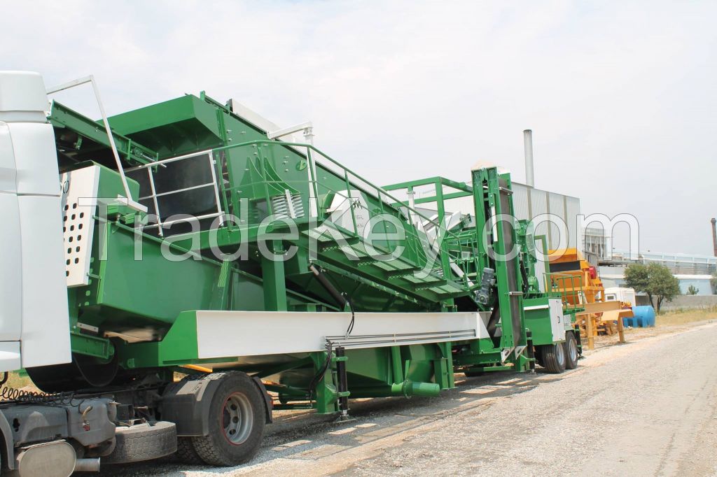 GNR - MC110 Mobile Crusher washing and Screening Plant consists of two chassis.