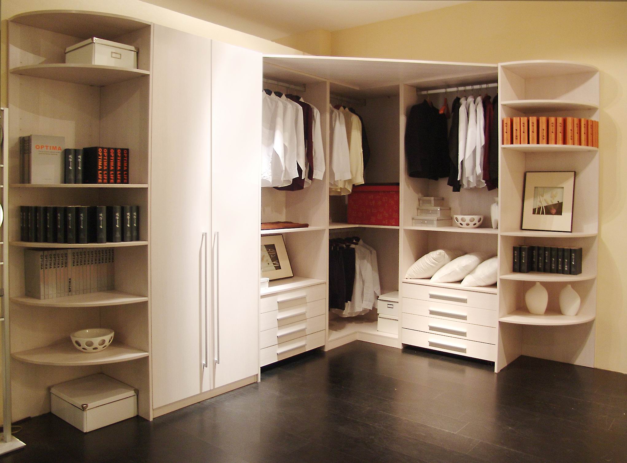 Corner wardrobe