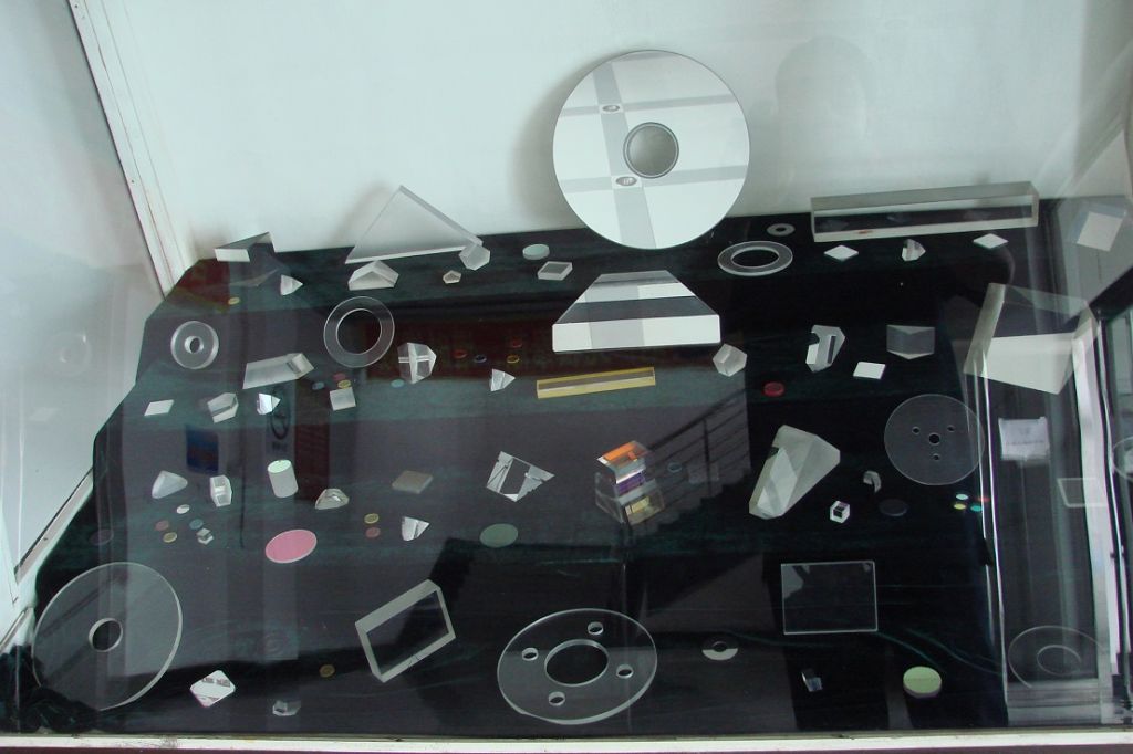 plane, spherical, aspheric, prism, lens, cylindrical mirror, reflector, filter lens and other optical elements