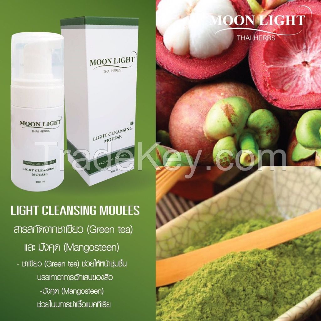 Light Cleansing Mousse