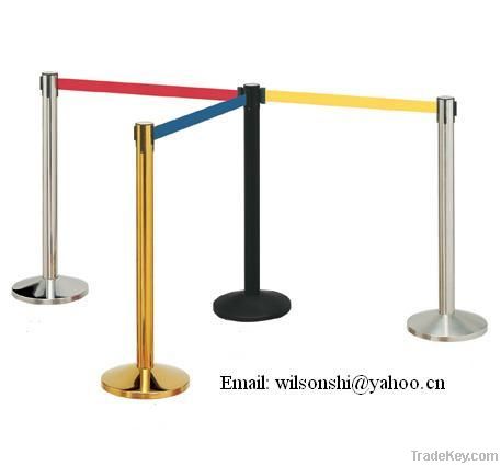 Stanchion with retractactable belt