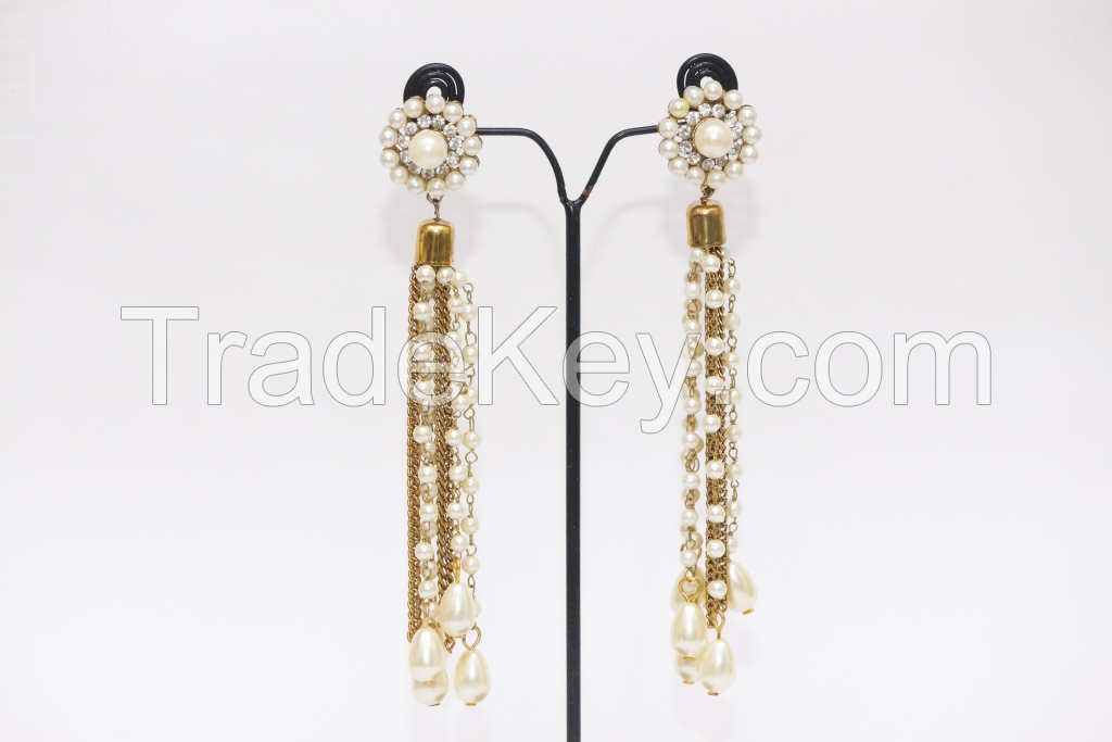 Classic Elegance Pearl Earrings