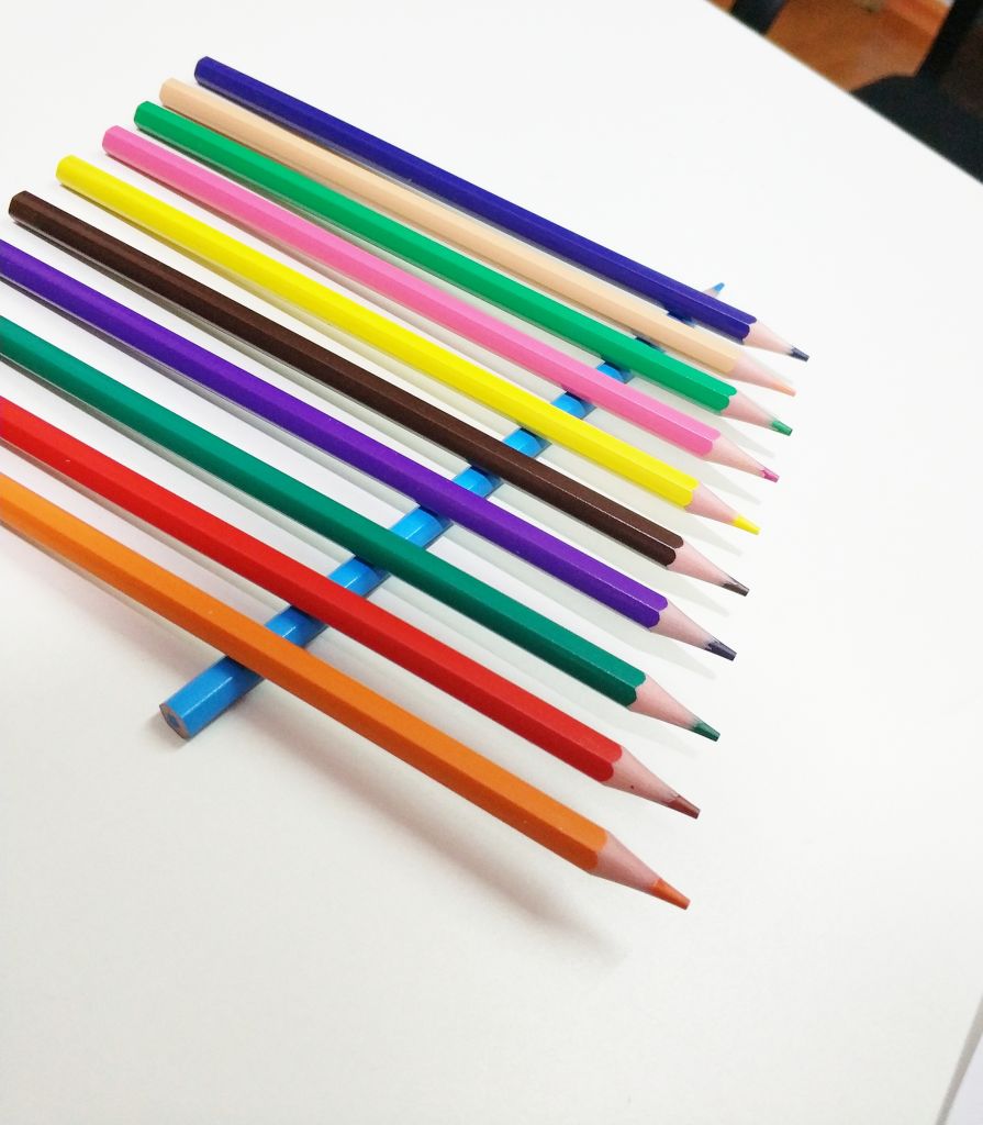 Wooden-free Plastic 12 Color 7 Inch Pencil