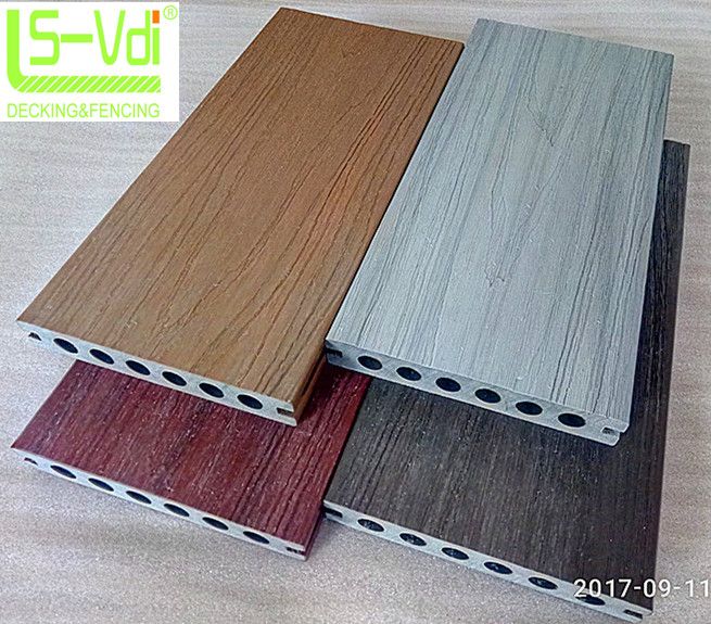 Manufacturer Co-extrusion WPC Decking Fade Resistant