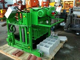 Concrete hollow brick machine of mobile..