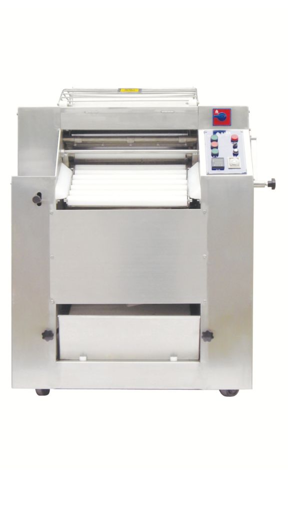 Automatic dough sheeting and kneading machine 