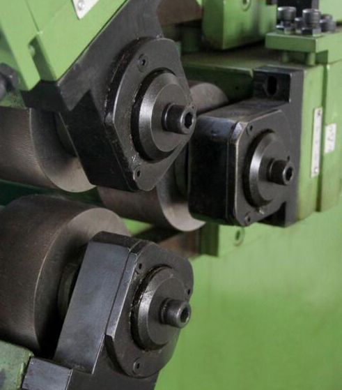 three shaft thread rolling machine