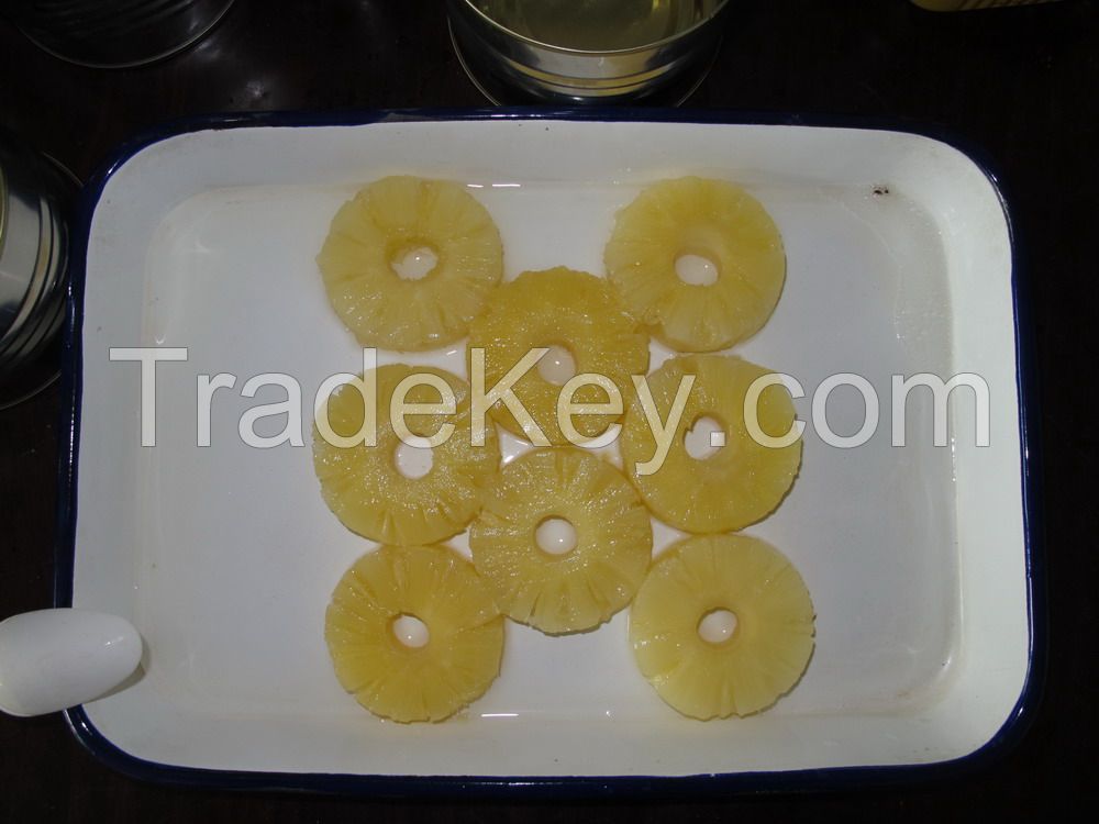 Canned pineapple in light syrup