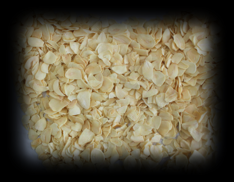 dehydrated/dried garlic flakes