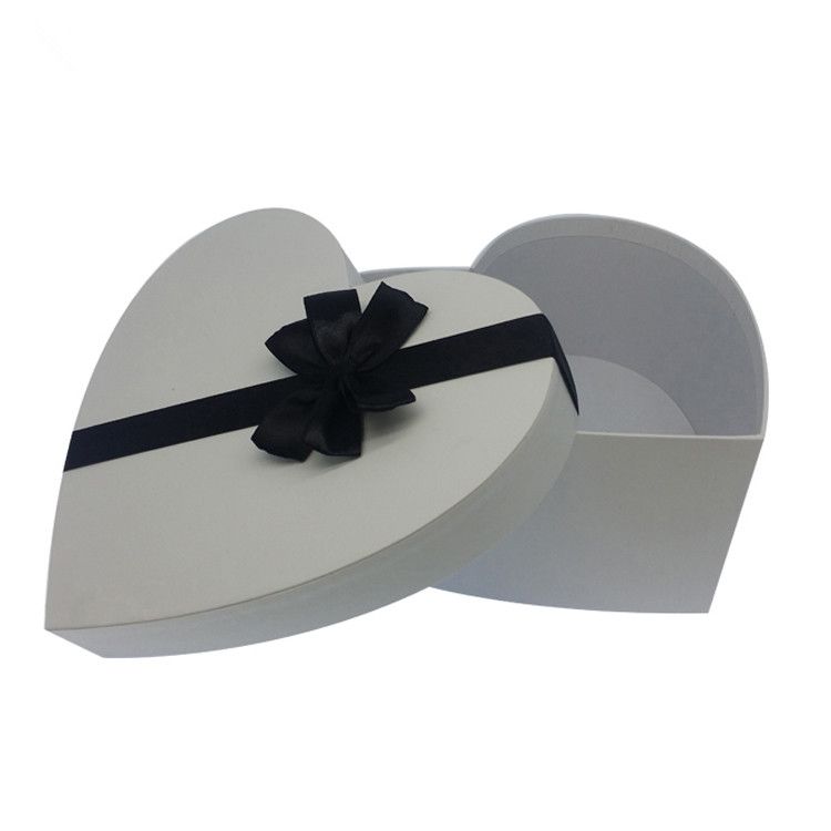 Wholesale Custom Ribbon Design Silver Printed Heart Shaped Paper Box