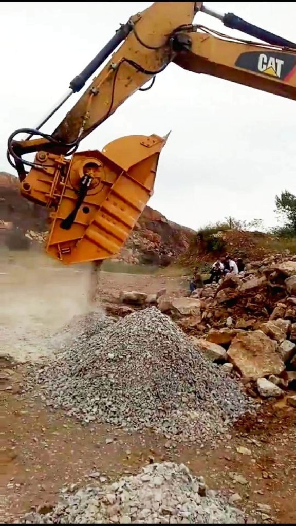 Excavator spare parts heavy duty stone crusher bucket