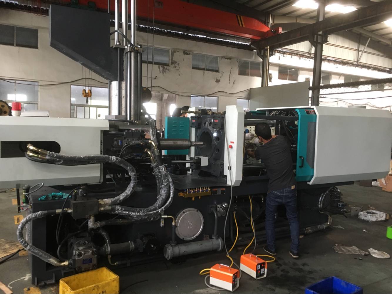 140T factory plastics machine