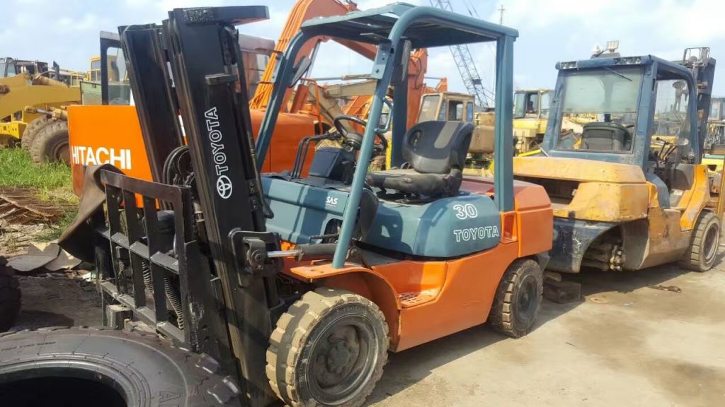 Used construction machine Japan Toyota 3t 5t 10t F30 forklifts for sale in low price