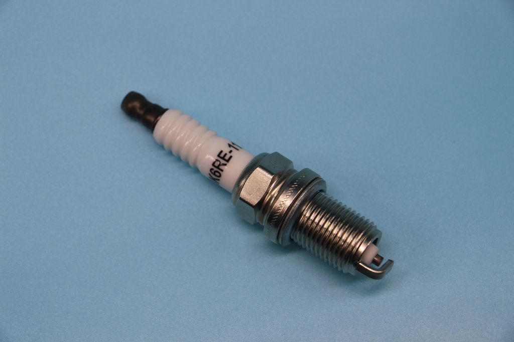 Auto Parts Spark Plug BK6RE-11 for Car Toyota