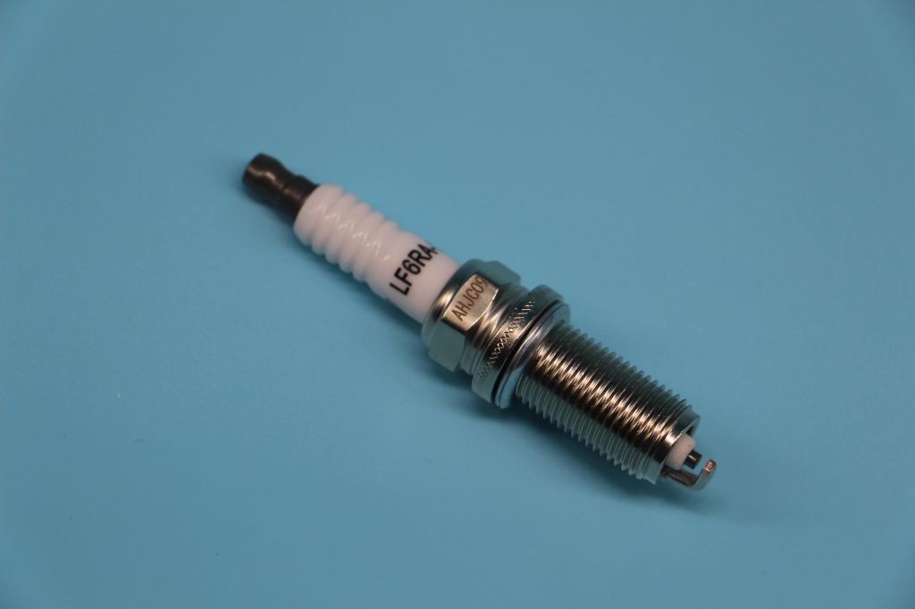 Auto Parts Spark Plug LF6RA-11 for Car Suzuki