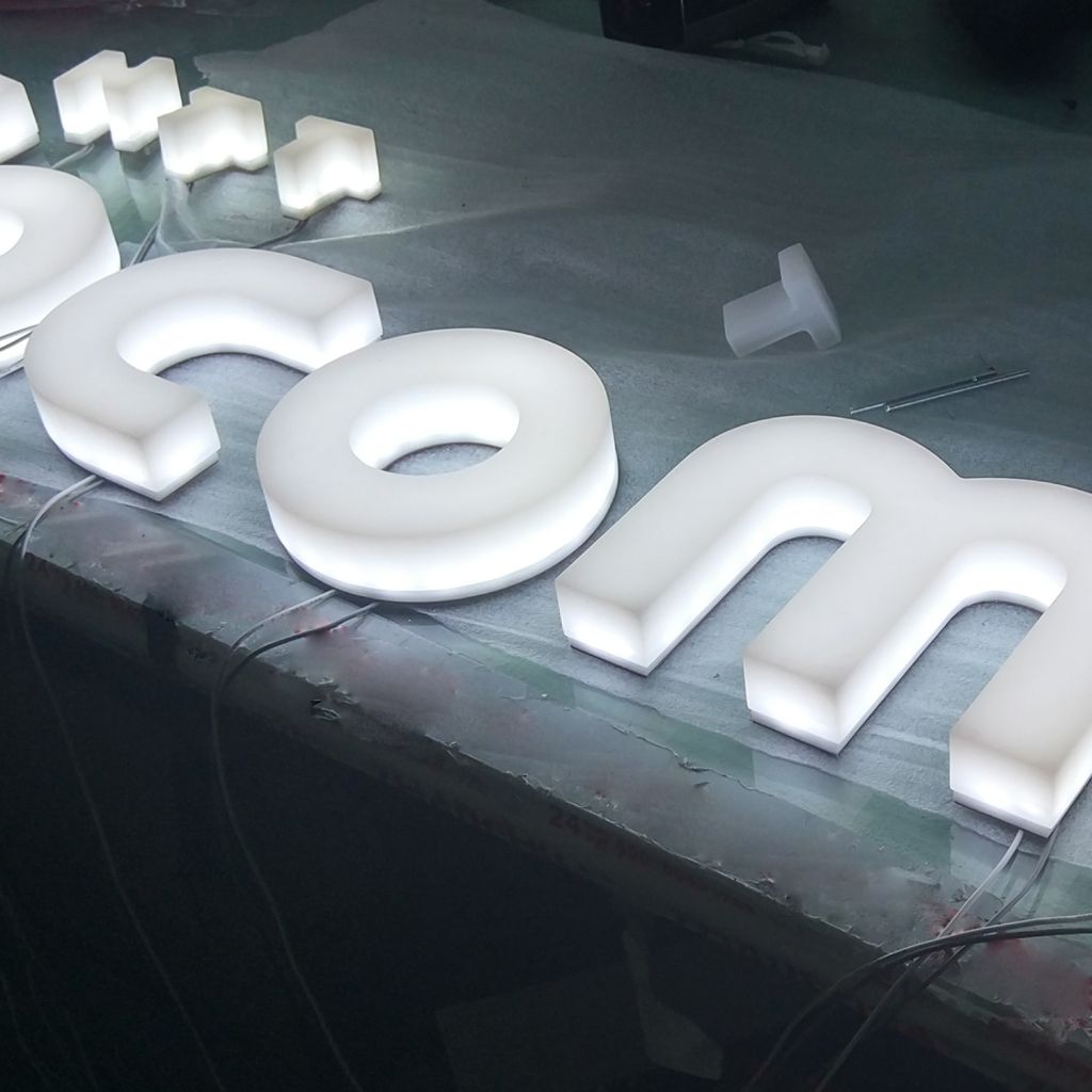 Super Bright Acrylic Frontlit Dimensional Characters Letters Sign Board Designs For Shops