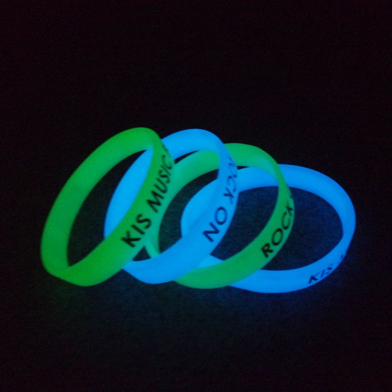Wholesale cheap price Christmas Party Gift Item Glowing In The Dark Customized Bracelet Wristband