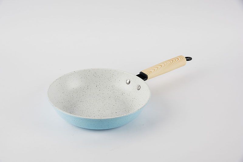 2018 new model good price iron non-stick frying pan