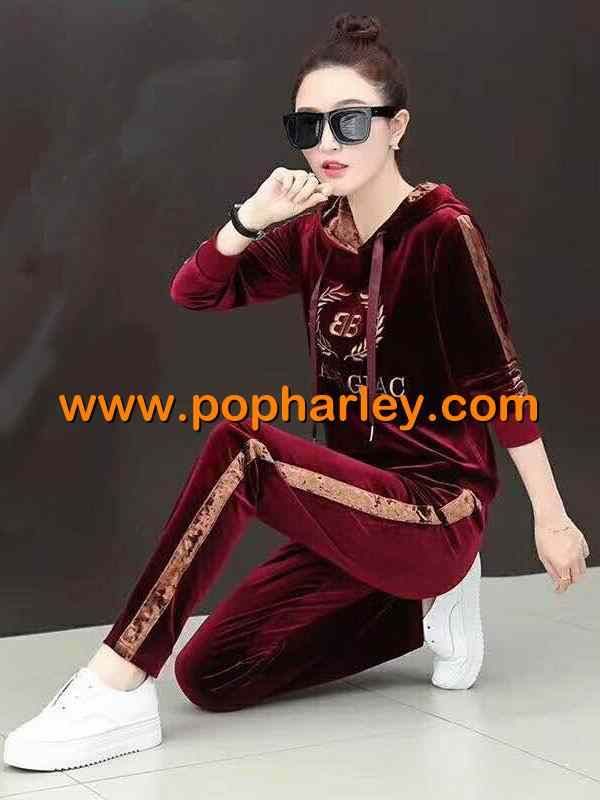 Factory wholesale woman sportswears and sports suits