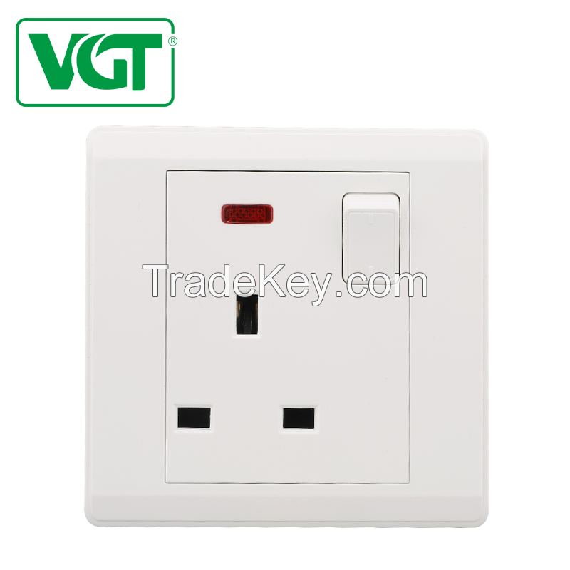 High Quality PC 13 A switch socket with neon