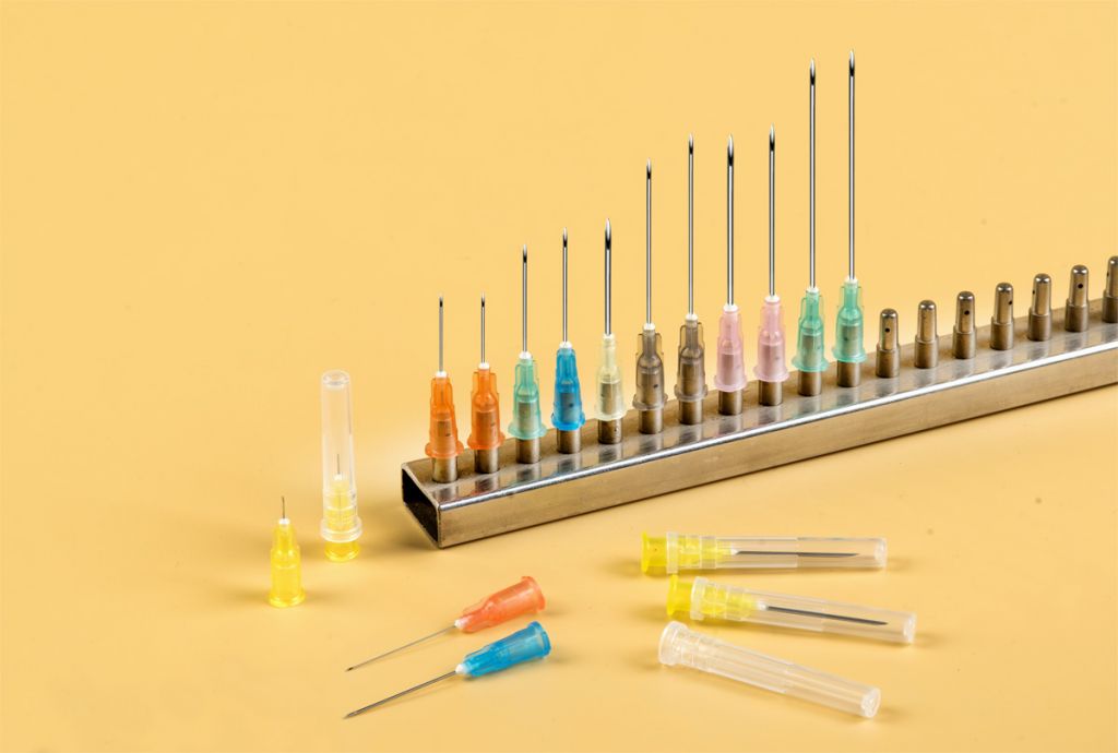 Hypodermic needle for single use