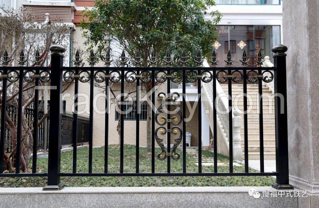 China Hot Sale Ornamental Wrought Iron Fences