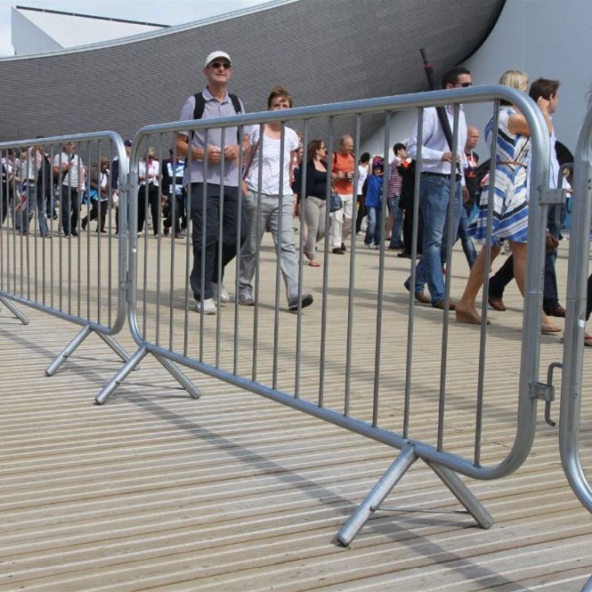 Anti rust hot galvanized removable road metal crowd control barricade