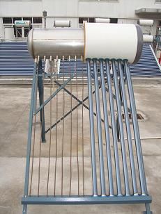 Compact Integrated heat pipe pressurized solar water heater