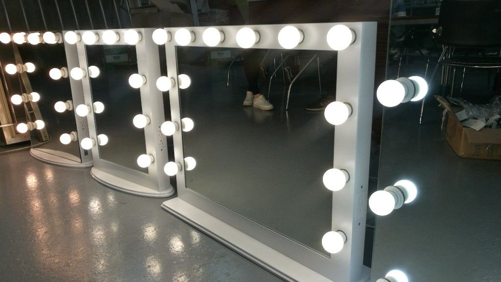 illuminated mirror cabinet