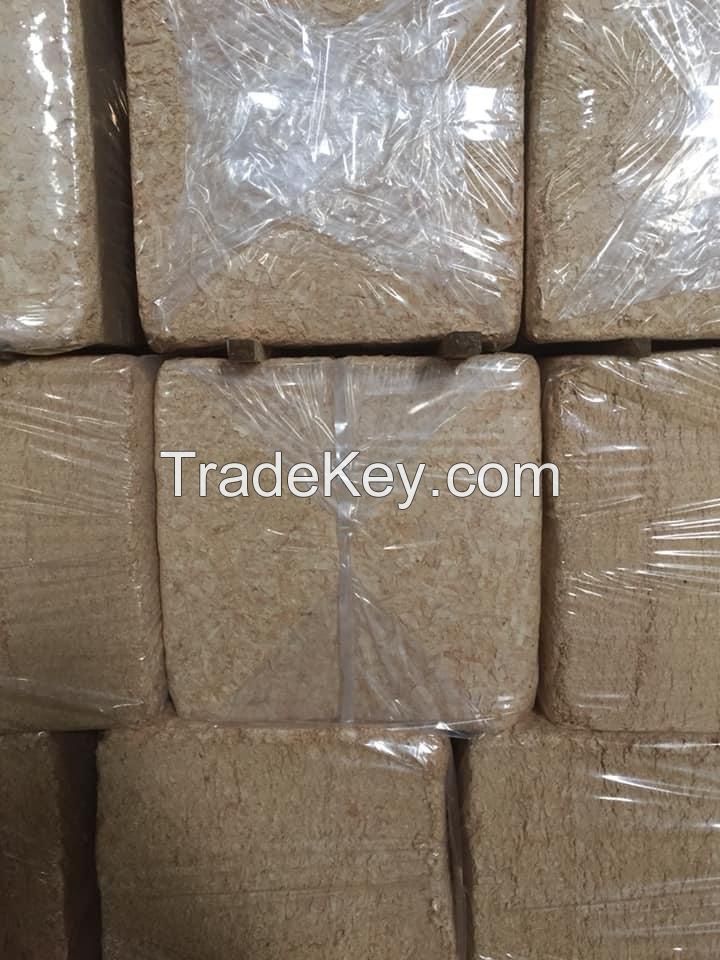 Hot selling dried wood shaving with high quality and low price in bulk for agriculture and animal feed in Vietnam