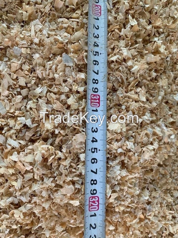 Hot selling dried wood shaving with high quality and low price in bulk for agriculture and animal feed in Vietnam