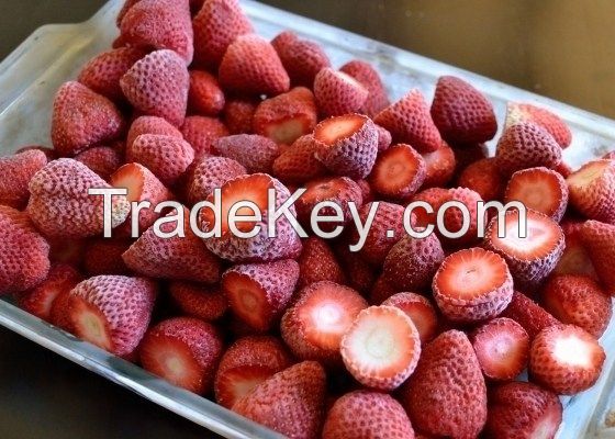 FROZEN STRAWBERRIES BEST QUALITY FOR FROZEN YOGURT AND CAKES WITH VIETNAM ORIGIN