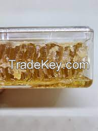 PURE HONEY COMB / NATURAL SWEETNESS FROM THE HIVE / MADE IN VIETNAM