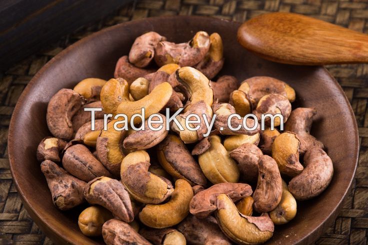 CRUNCHY AND SAVORY SALTED ROASTED CASHEWS / NUTRITIOUS SNACK / PREMIUM QUALITY / MADE IN VIETNAM