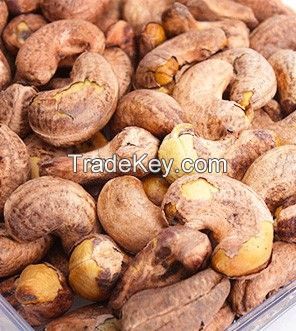 DELICIOUSLY FLAVORFUL SALTED ROASTED CASHEWS / PERFECT FOR SNACKING / FRESHLY ROASTED / MADE IN VIETNAM