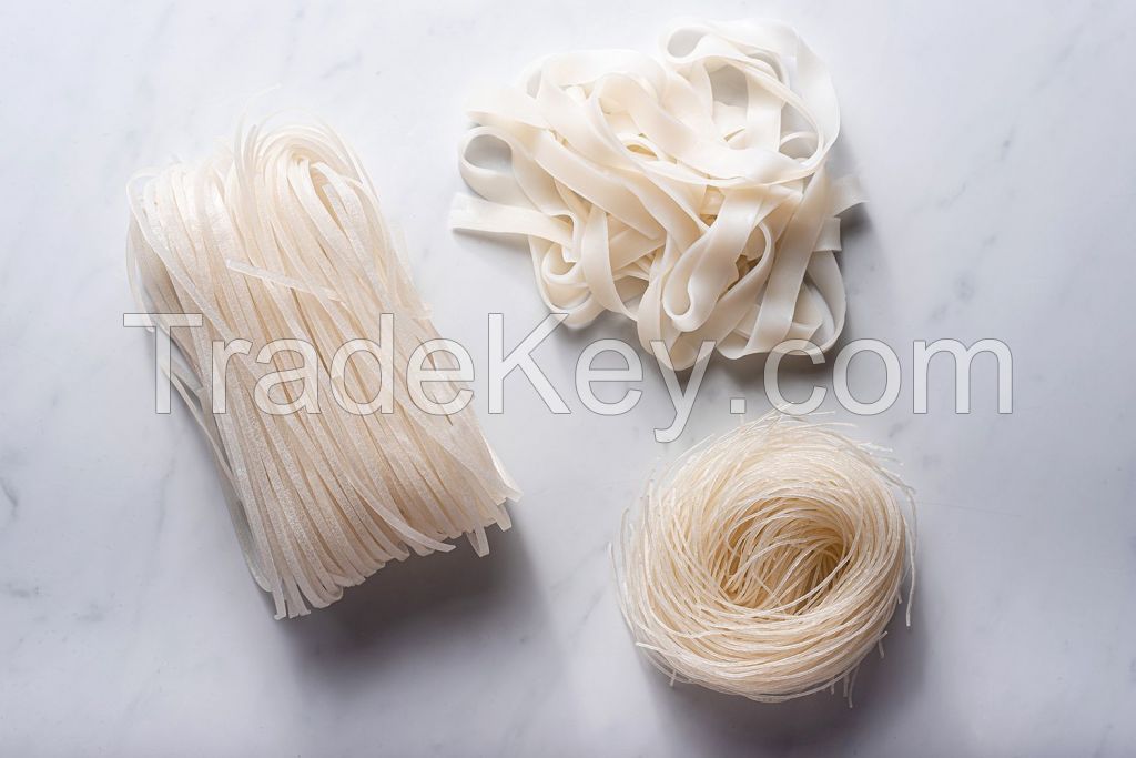 VEGETAL RICE NOODLE STRIPS / PURE SOURCING / CLEAN FORMULA / GUILT-FREE FOOD