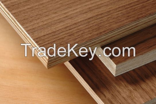INTERIOR GRADE PLYWOOD / SMOOTH FINISH / LOW FORMALDEHYDE EMISSION