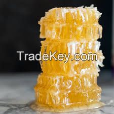 RAW HONEYCOMB / CLEAN LABEL / NATURAL BEE PRODUCT / PURELY HARVESTED