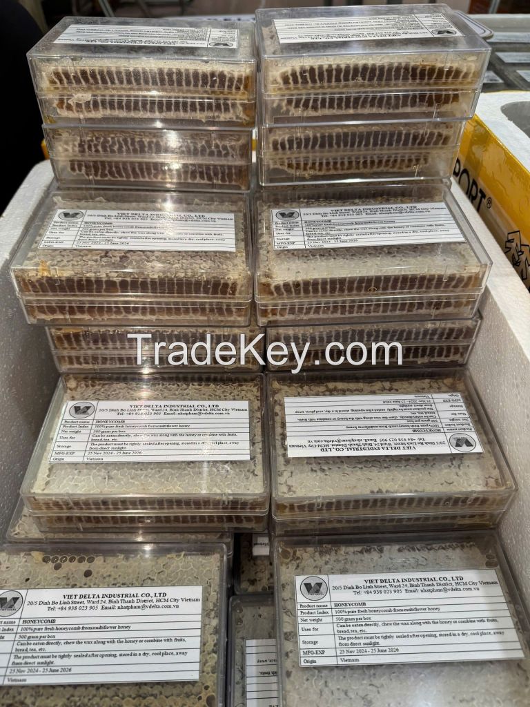 RAW HONEYCOMB / CLEAN LABEL / NATURAL BEE PRODUCT / PURELY HARVESTED