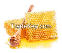 RAW HONEYCOMB / CLEAN LABEL / NATURAL BEE PRODUCT / PURELY HARVESTED