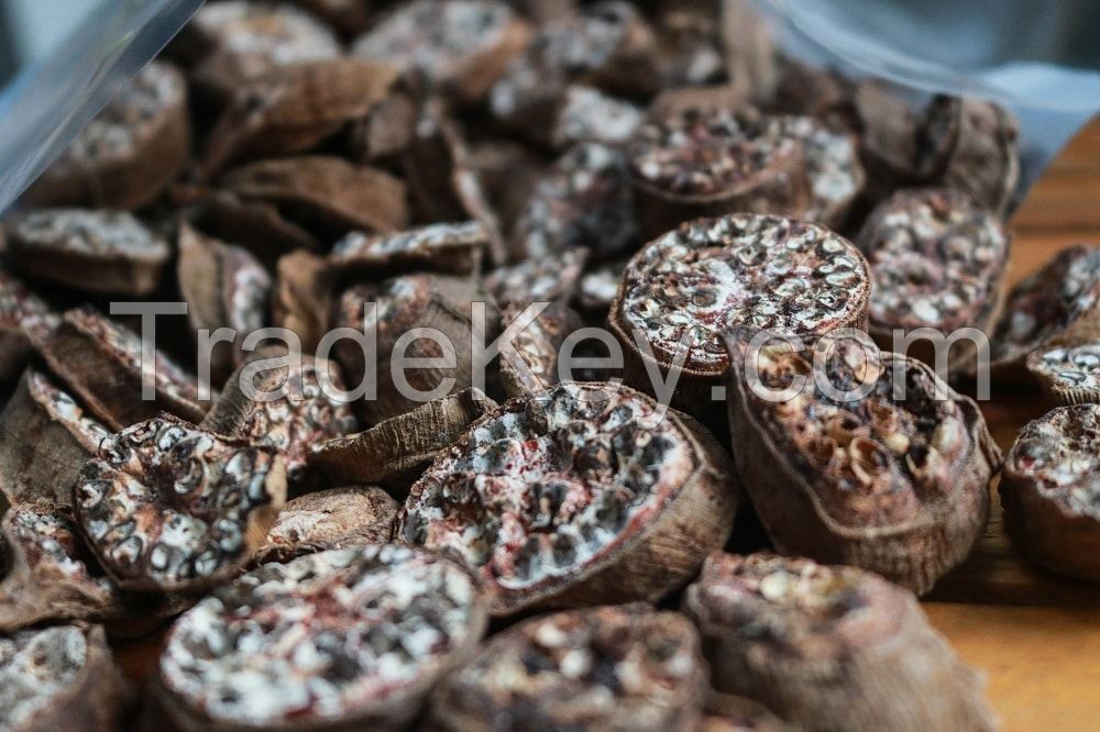 SUN-DRIED FOREST BANANA / NON-GMO / ADDITIVE-FREE / VEGAN FRIENDLY