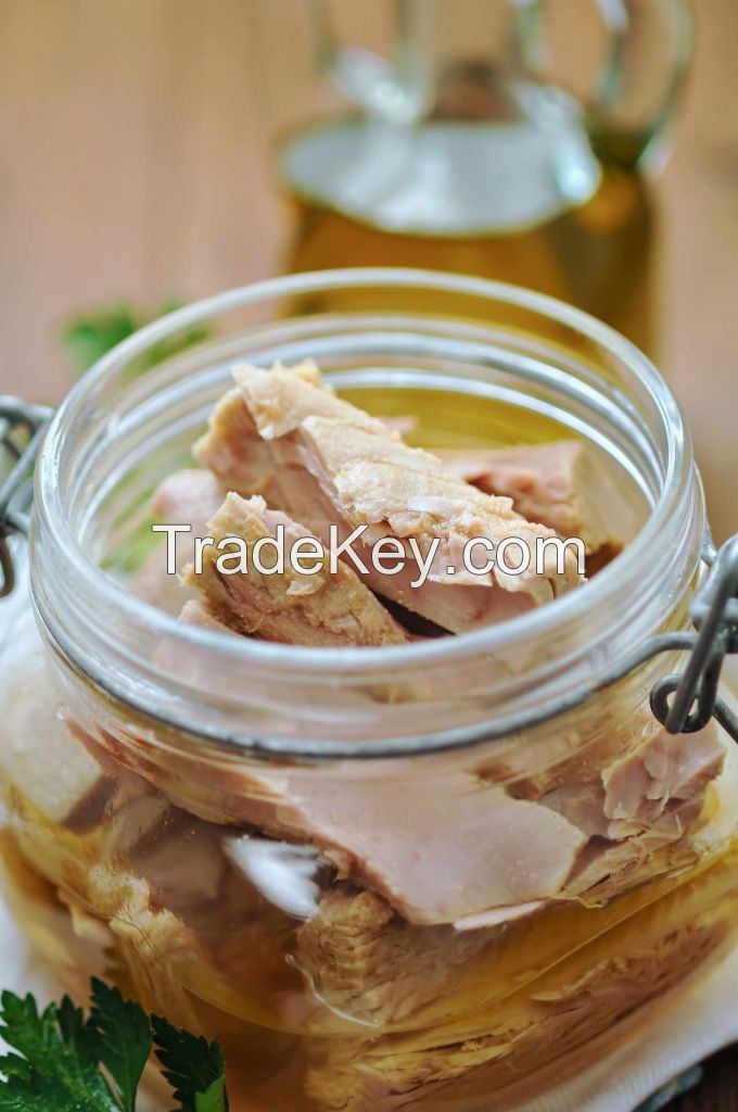 CANNED LIGHT TUNA / FRESHLY PACKED / LEAN PROTEIN / CLEAN TASTE