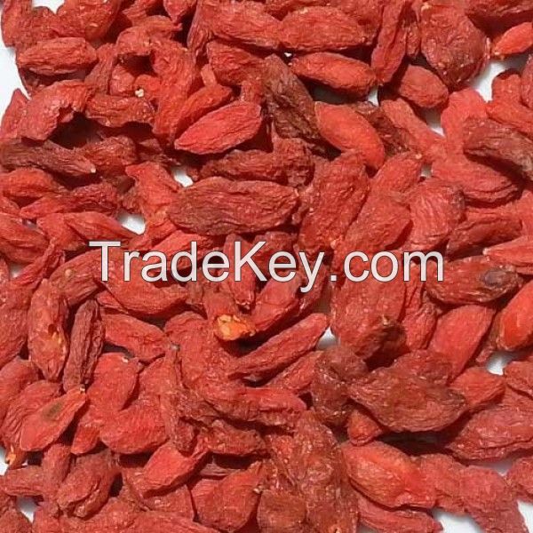 WHOLE GOJI BERRIES / RICH IN VITAMINS, GOOD FOR HEALTH / SLIGHTLY CHEWY, NATURAL TASTE /MADE IN VIETNAM