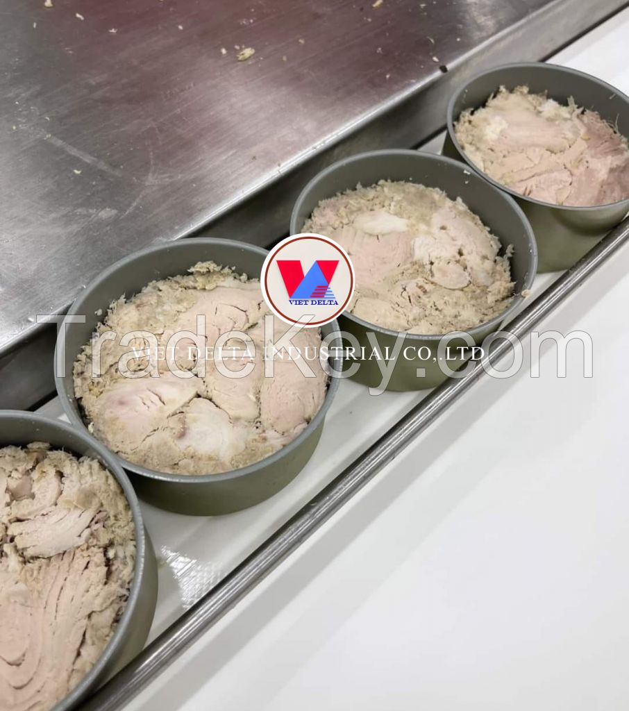 PURE SEA CANNED TUNA / GOOD FOR HEART, HIGH IN VITAMIN B12 / TENDER TEXTURE, LOW FAT / VIETNAM