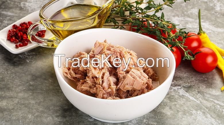 VIETSEA CANNED TUNA / RICH IN DHA, EPA / NATURAL FLAVOR, NO ADDITIVES / VIETNAM