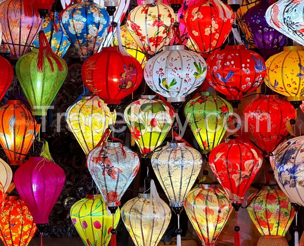 HANDCRAFTED BAMBOO & SILK LANTERN / NATURAL DESIGN / CLEAN LABEL