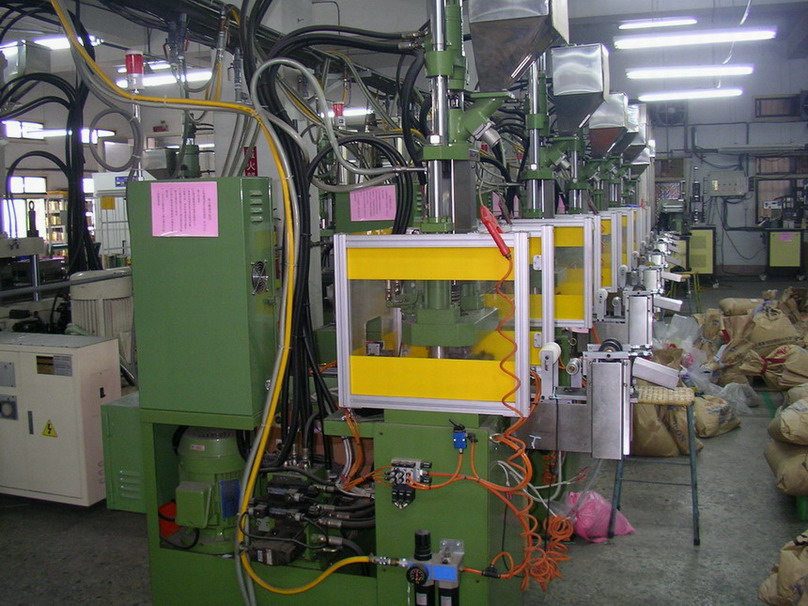 plastic zipper injection machine