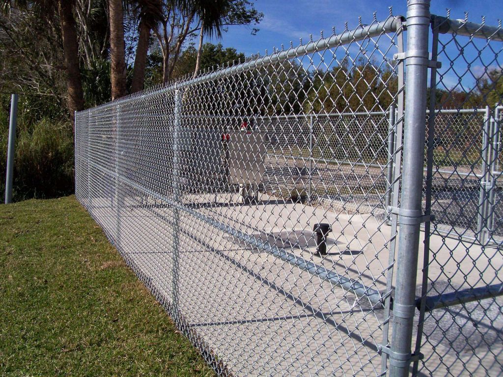 High Quality and Cheap Price Galvanized Chain Link Fence on Sale